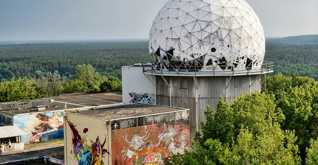 Teufelsberg - główna atrakcja wycieczki do Berlina z obozem młodzieżowym Era Wyzwań