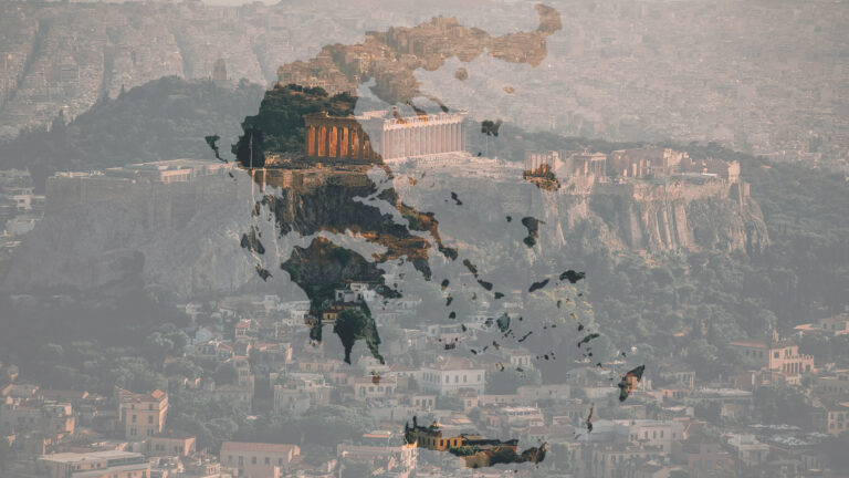 Grafika promująca obóz w Grecji ze zdjęciem Akropolu w Atenach