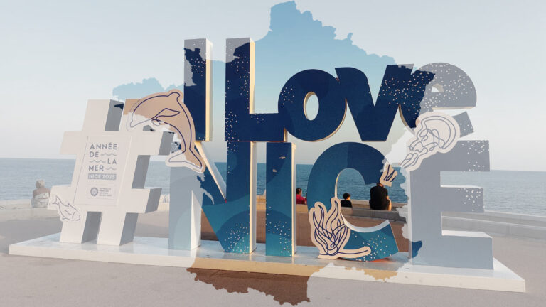 Zdjęcie z napisem "I love Nice" zrobione w Nicei na Lazurowym Wybrzeżu