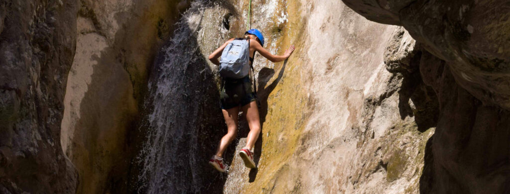 Canyoning - jedna z głównych atrakcji obozu młodzieżowego do Grecji