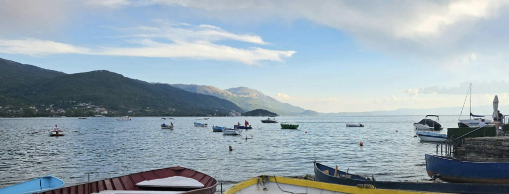 Jezioro Ochrydzkie, które odwiedzimy podczas obozu do Grecji i Macedonii