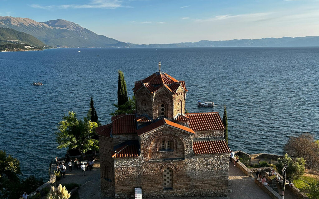 Klasztor obok Jeziora Ochrydzkiego